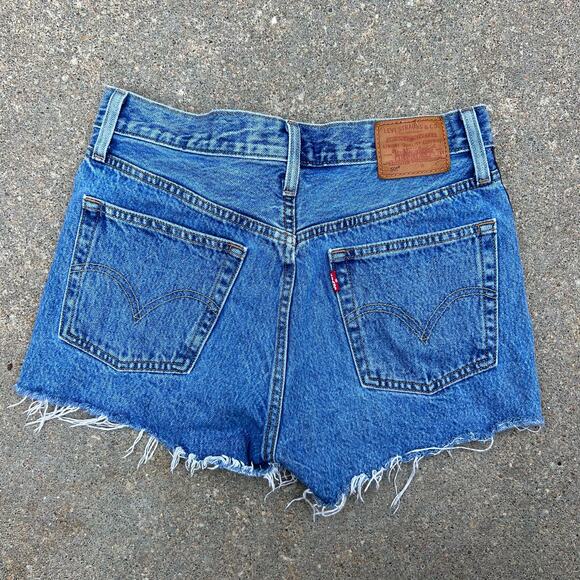 Levi's Spellout Side Ribbon 501 Fray Hem Button Fly Cutoff Jean Shorts Size 27 - Picture 3 of 7